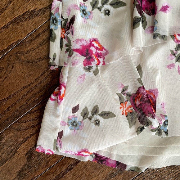 WHBM Tiered Sleeveless Top in Berry Floral Print X Small - Picture 3 of 6